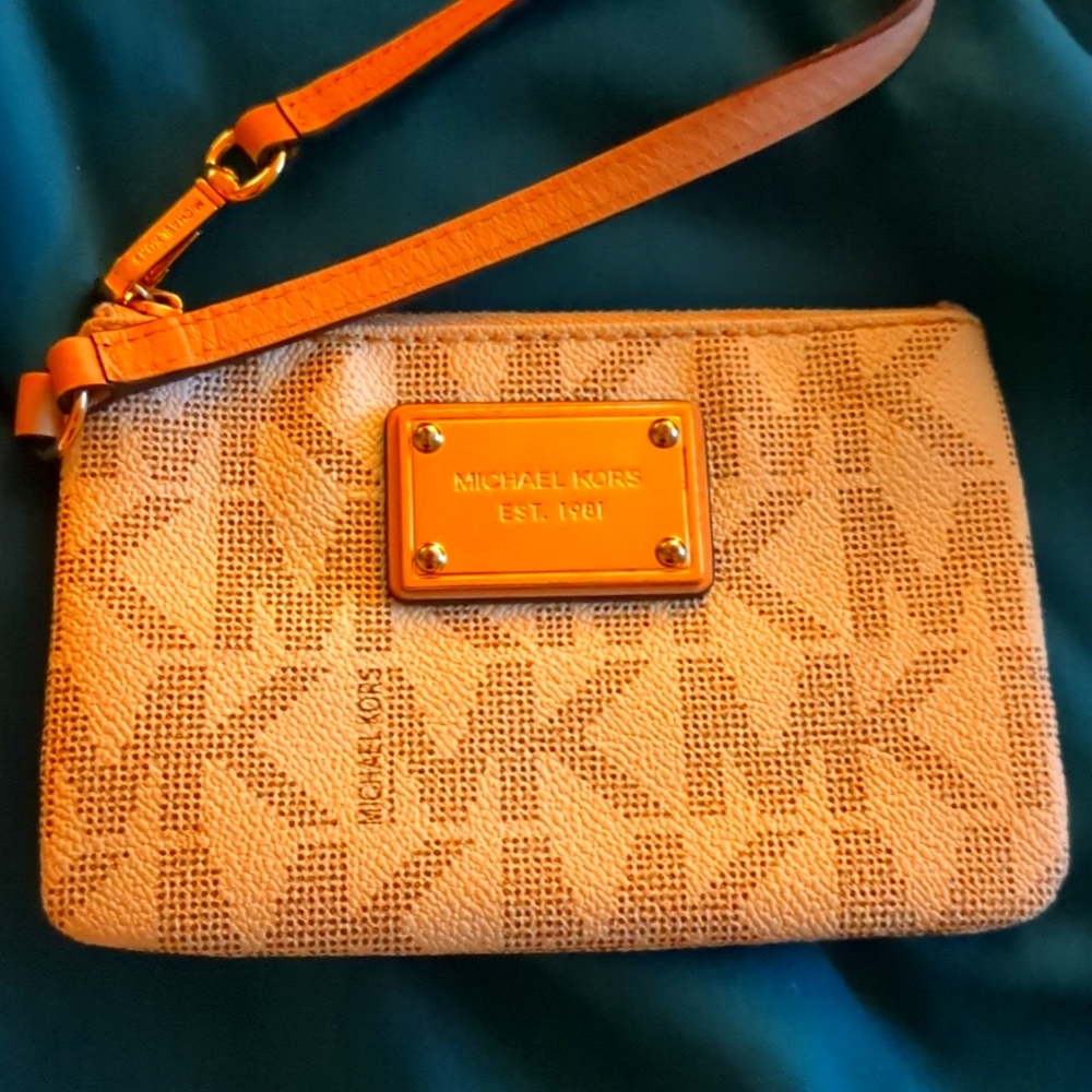 Michael kors wristlet